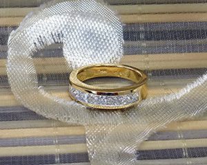 One carat 18k gold diamond band