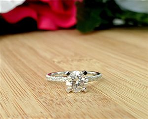 Diamond engagement ring with Diamond head basket