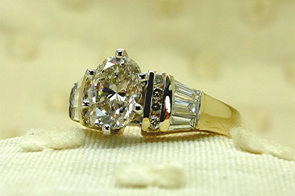 Good old nineties designs engagement ring