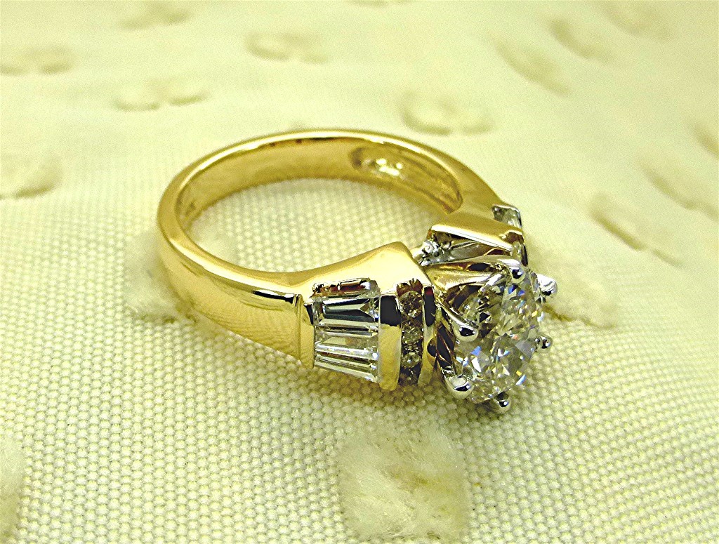 Good old nineties designs engagement ring