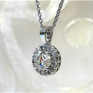 Classic Halo diamond pendant