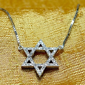 14k diamond Jewish star necklace