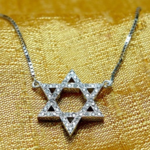 14k diamond Jewish star necklace