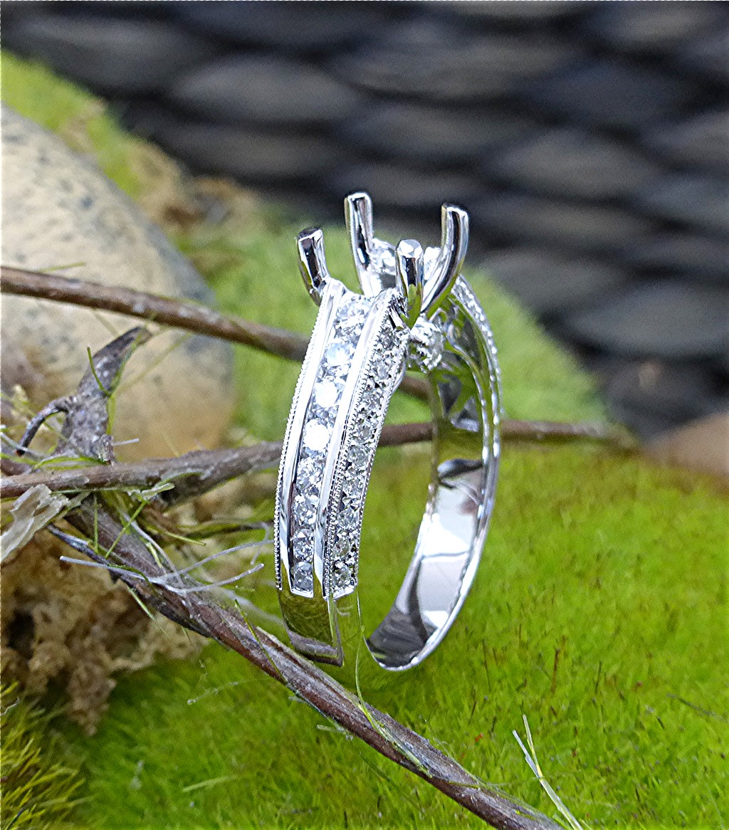 Diamond engagement ring semi mount