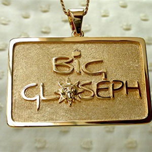 Logo pendant