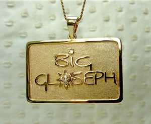 Logo pendant