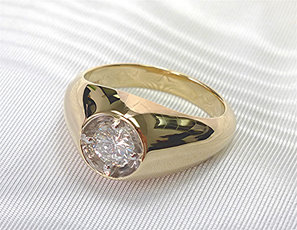 Traditional single stone mens ring