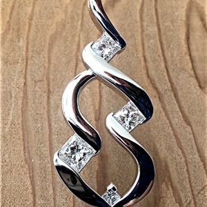 Five princess cut diamond pendant