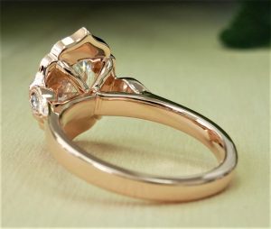 Oval diamond with fancy halo