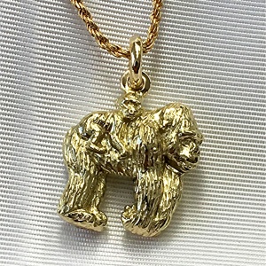 18k gorilla and baby charm