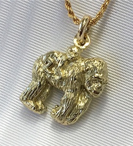 18k gorilla and baby charm