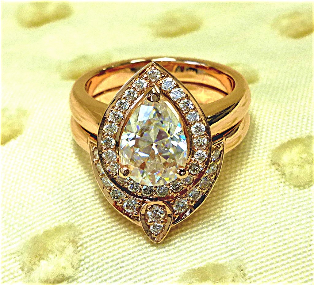 Pear shapes diamond engagement set